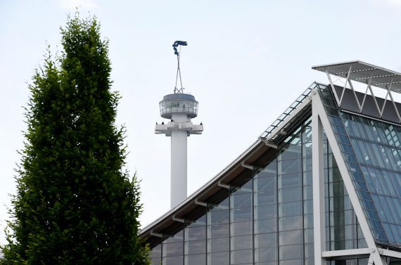 Blick auf den Hermesturm der Deutschen Messe