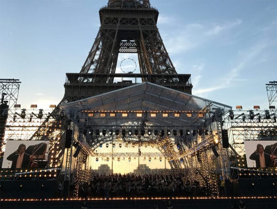 Concert de Paris am Eifelturm