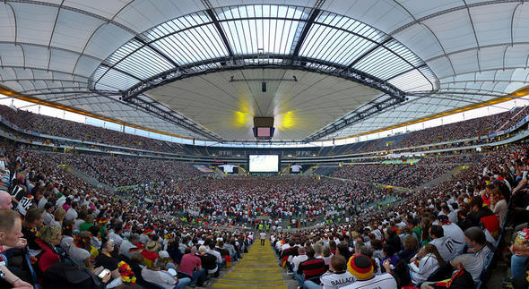 Public Viewing: Erfahrungsaustausch in der Commerzbank Arena 