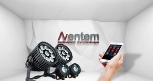 Über eine App bedienbare Scheinwerfer von Astera bei Aventem