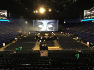 Aufbau der Veranstaltungstechnik beim Adele Konzert