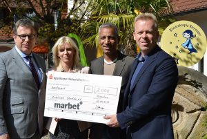Scheckübergabe bei Marbet und Sterntaler