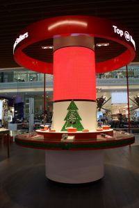 Die gebogene LED-Displaysäule im Westfield Shopping Centre