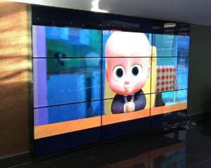 Signage-Installation in elf Kinos der größten britischen Kette Vue Entertainment.