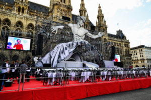 Wiener Lifeball mit Bühnenkonstruktion von Stageco