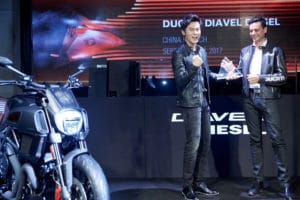 Vok Dams China inszenierte den Launch von Ducati Diavel Diesel und die 1. Übergabe an den chinesischen Superstar Li Chen.