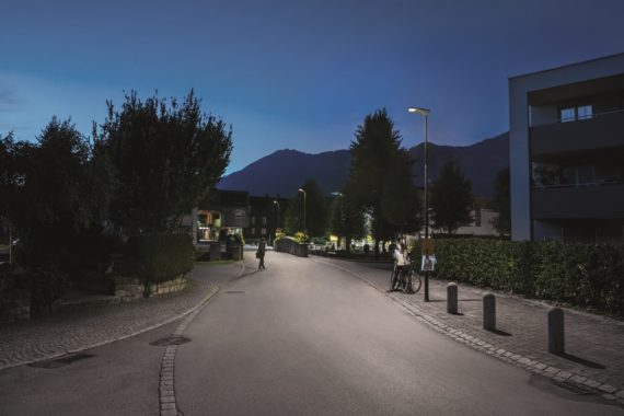 Die Gemeinde Nenzing setzt auf eine moderne Ortsbeleuchtung mit LED-Straßenleuchten R2L2 von Thorn. Und leicht steuerbar durch das System InCity von ZGS.