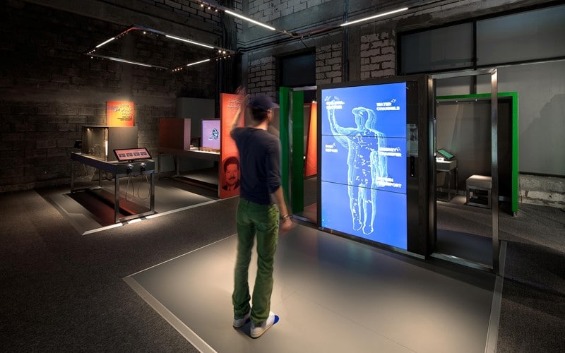 Body Scanner in der Ausstellung "Connecting Elements – The Nobel Prize in Chemistry"