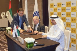 EXPO 2020 Dubai: Deutschland unterzeichnet Teilnahmevertrag; (l.) Dietmar Schmitz (Generalkommissar Deutscher Pavillion , Bundeswirtschaftsministerium), (r.) Najeeb Al Ali (Executive Director Dubai EXPO 2020 Buerau)
