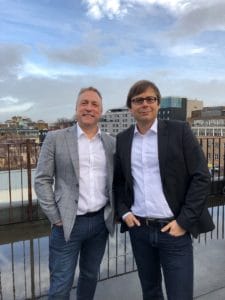 Christian Bozeat (l.), Geschäftsführer macom GmbH (UK) Ltd., und Michael Kottke (r.), Geschäftsführer Operations macom GmbH (UK) Ltd