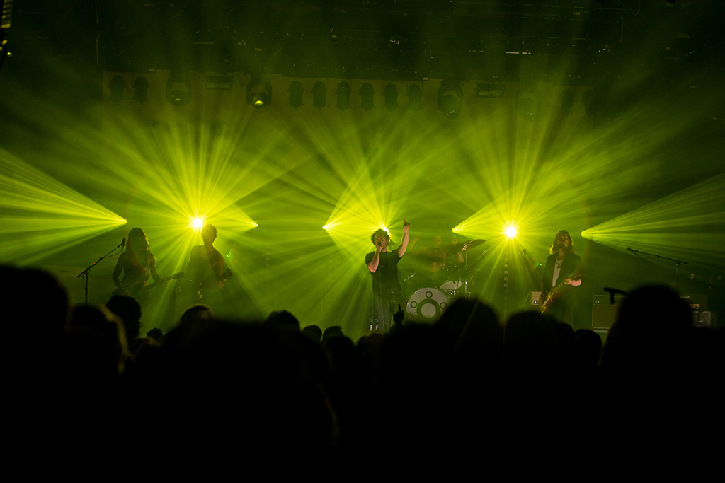 Band Navarone auf der Bühne, im Hintergrund: CLF Orion Hybrid