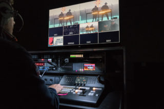 ATEM 2 M/E Production Studio 4K mit einem ATEM 1 M/E Advanced Panel für die Bildmischung