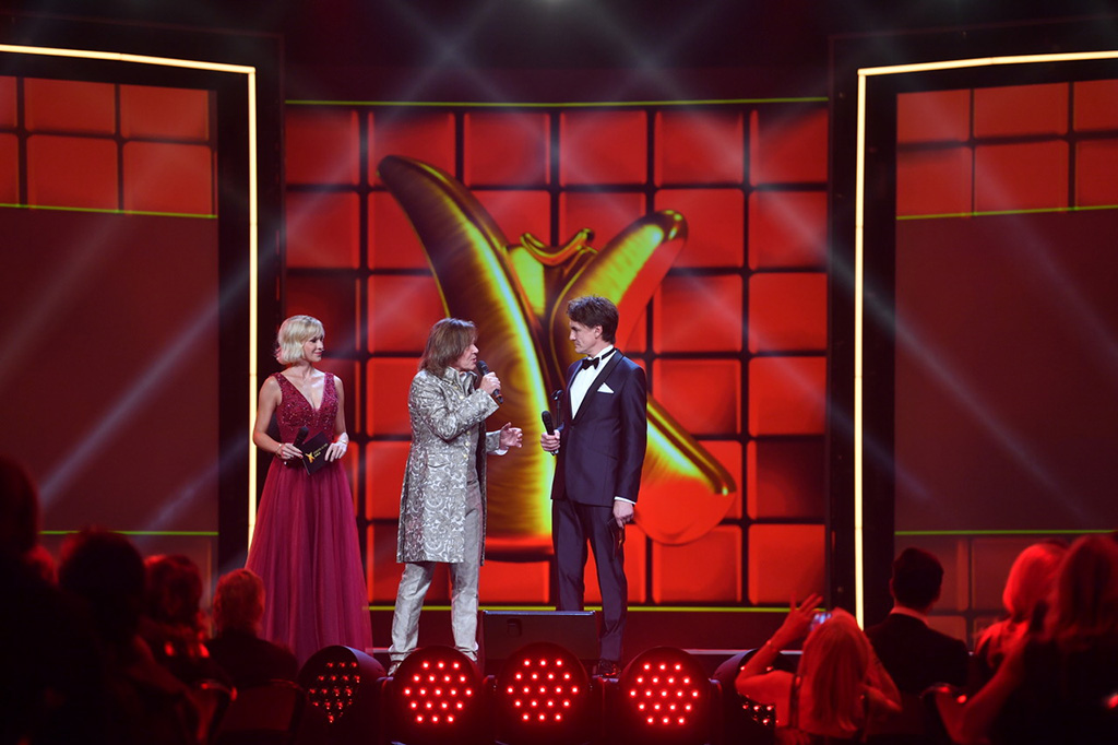 Lisa Loch, Jürgen Drews und Matze Knop auf der Bühne der Kinderlachen-Gala 2019