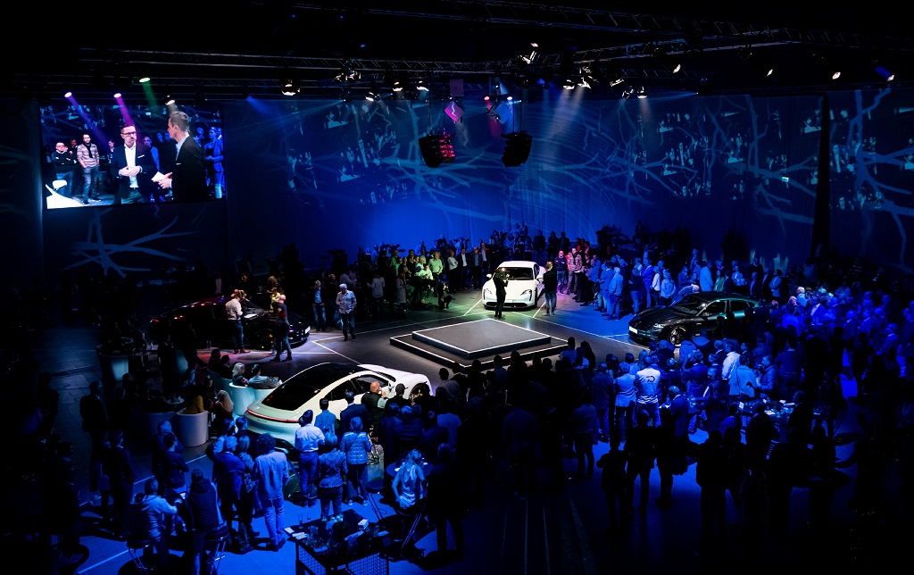 Autopräsentation Porsche Taycan in der Messe Karlsruhe von Eventagentur PINK Event Service