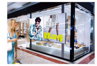 Anwendungsbeispiel für LCD-Videowalls in Retail