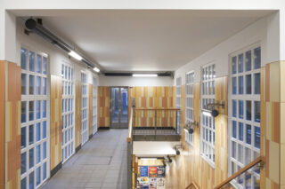 Beleuchtungssysteme an Haltestelle