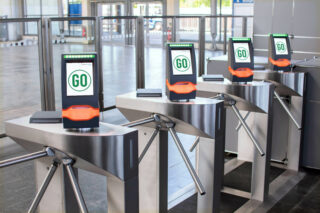 Einlass-Systeme am Messe-Eingang.