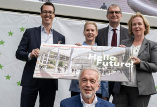 (v.l.n.r.): Jens Ihsen, Director Düsseldorf Convention, Reinhard Müller, Vorstandsvorsitzender der EUREF AG, Cornelia Poletto, Köchin und Unternehmerin, Frank Schrader, Geschäftsführer Düsseldorf Marketing GmbH, und Karin Teichmann, Mitglied des Vorstands der EUREF AG