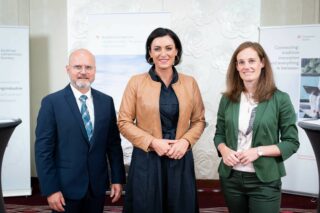 (v.l.n.r.): Gerhard Stübe, Elisabeth Köstinger und Lisa Weddig