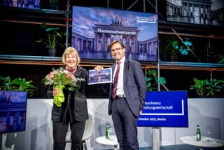 Übergabe der politischen Forderungen an Finanzstaatssekretärin Bettina Hagedorn