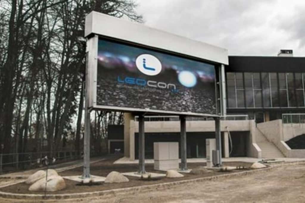 Ledcon Anzeigetafel im Augsburger Olympiapark am Eiskanal