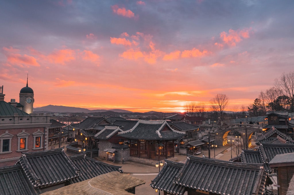 Das Sunshine Studio in Nonsan mit Sonnenuntergang