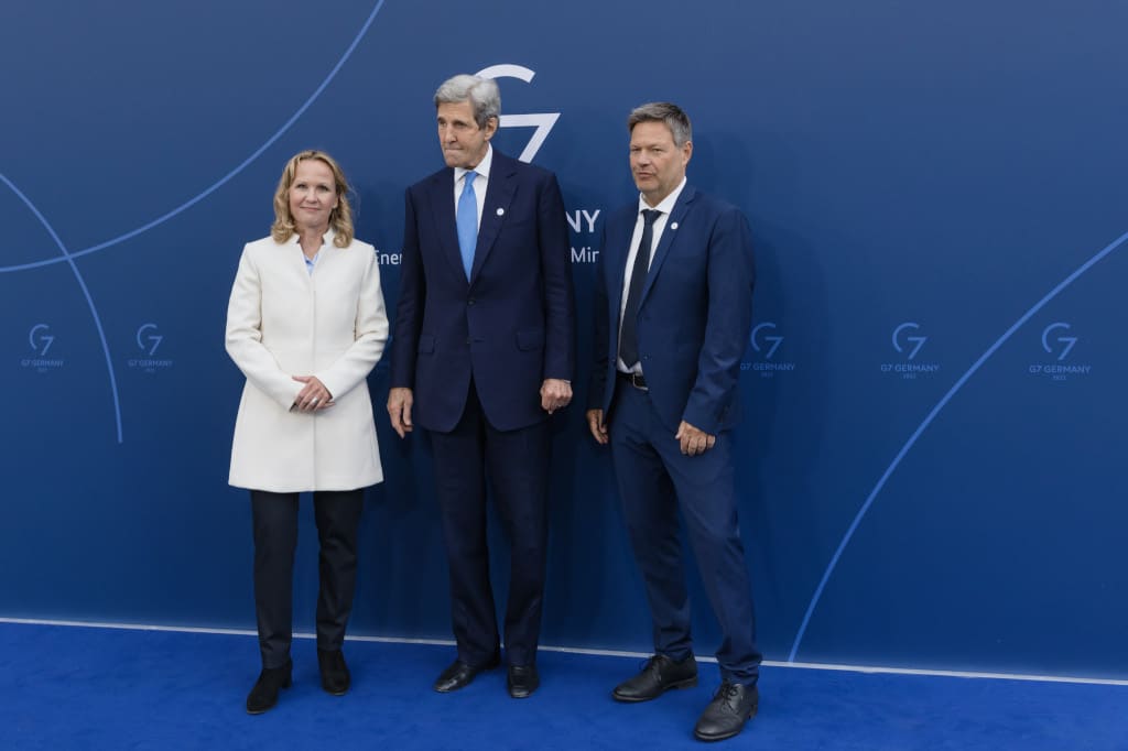 Steffi Lemke, John Kerry und Robert Habeck beim Treffen der G7-Minister:innen