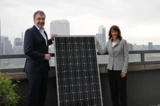 Diana Rauhut, Vorständin der Mainova AG und Uwe Behm, Geschäftsführer der Messe Frankfurt.