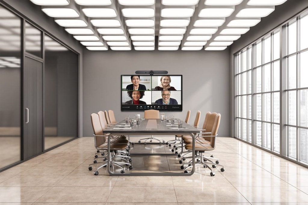 Avocor und Logitech_CollabTouch™ Interactive Room Solution in größerem Konferenzraum