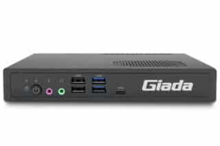 Der BQ611 Mini-PC von Giada frontal mit LAN- und USB-Anschlüssen