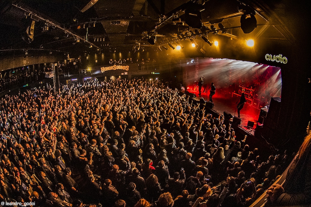 Robe Emperor Latam Tour