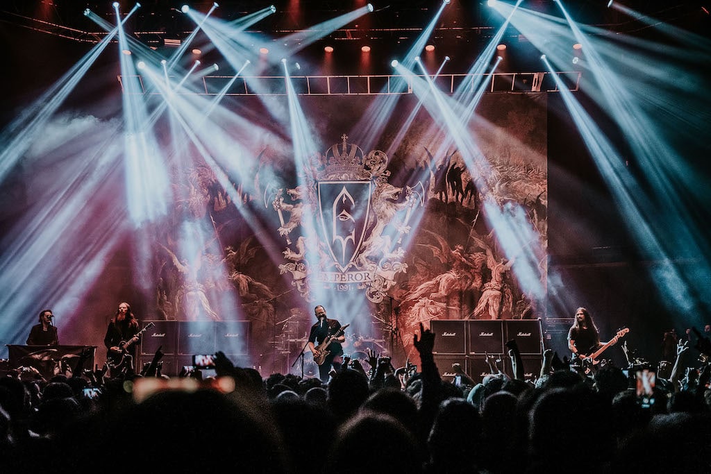 Robe Emperor Latam Tour