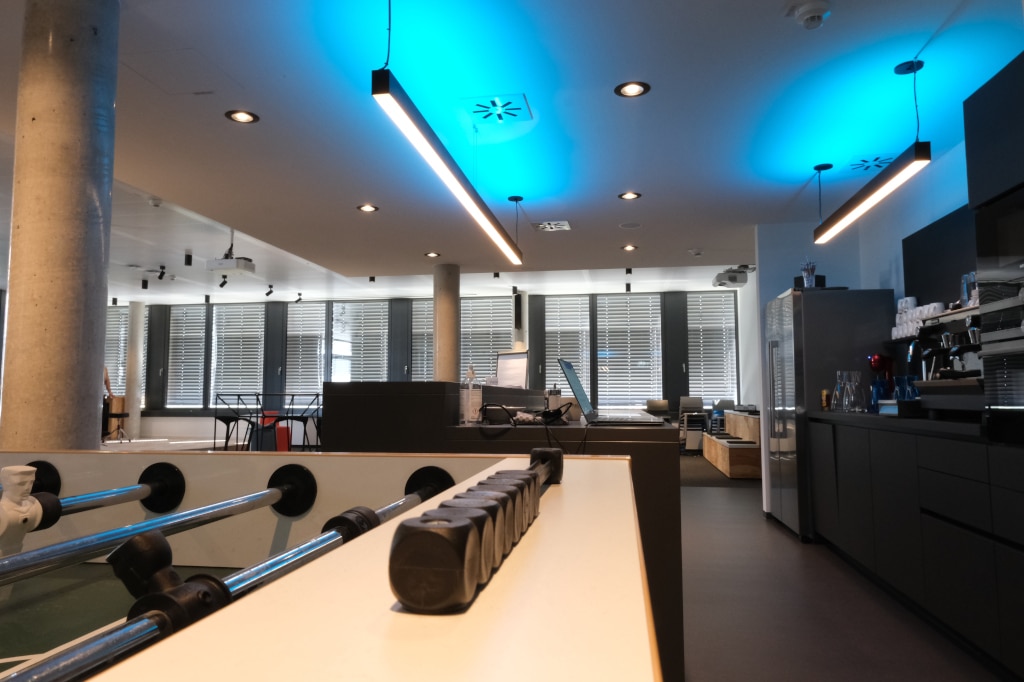 GDS Architekturleuchten in Bürogebäude installiert