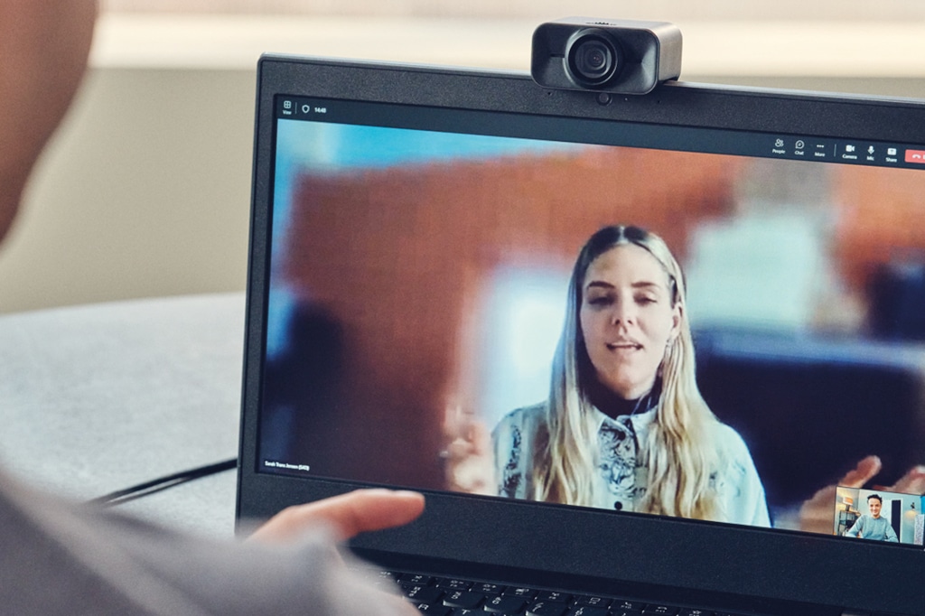 Epos Expand Vision 1 an Laptop im Videomeeting
