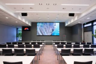 ViewSonic Display in bestuhltem Konferenzsaal