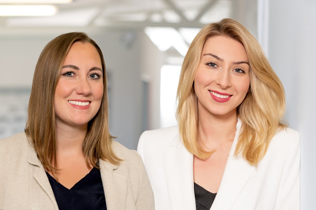 IST-Hochschul-Studienberaterinnen Lisa Joosten und Anastasia Zhuchenko