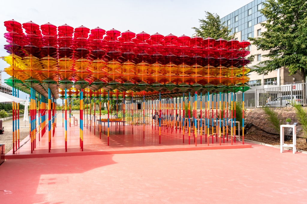 Kunst-Pavillon Filted Rays des Künstlers Yinka Ilori