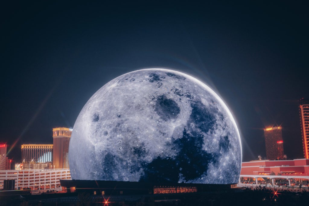 Sphere-Kuppel als Mond in Las Vegas bei Nacht