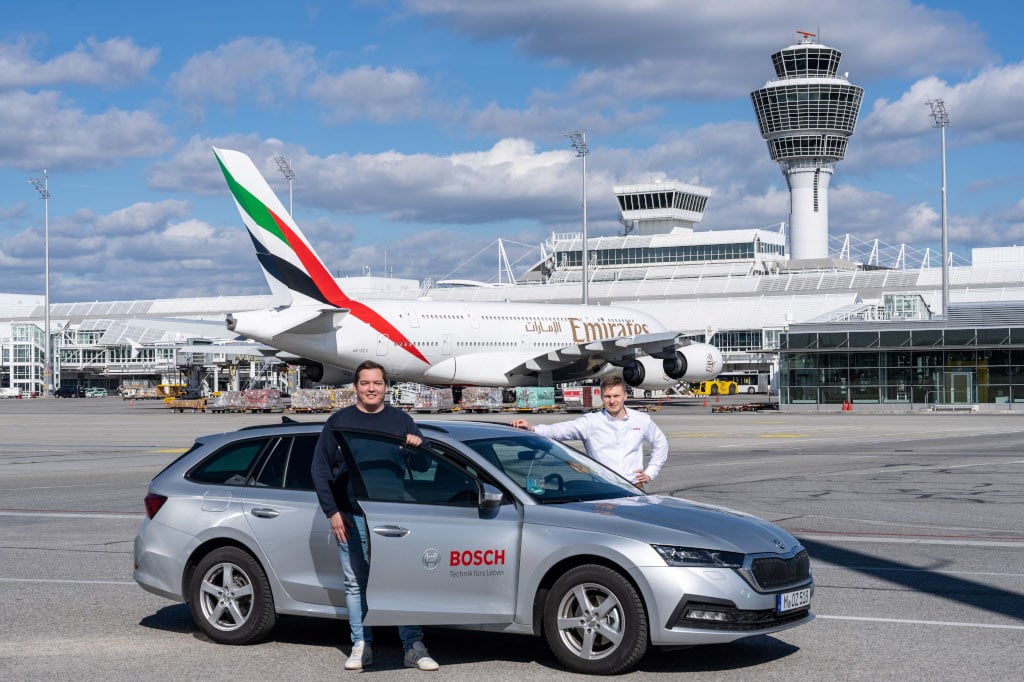 Bosch Building Technologies-Auto und Team am Flughafen München