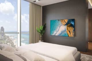 Samsung HCU7000-Display an Hotelzimmerwand installiert