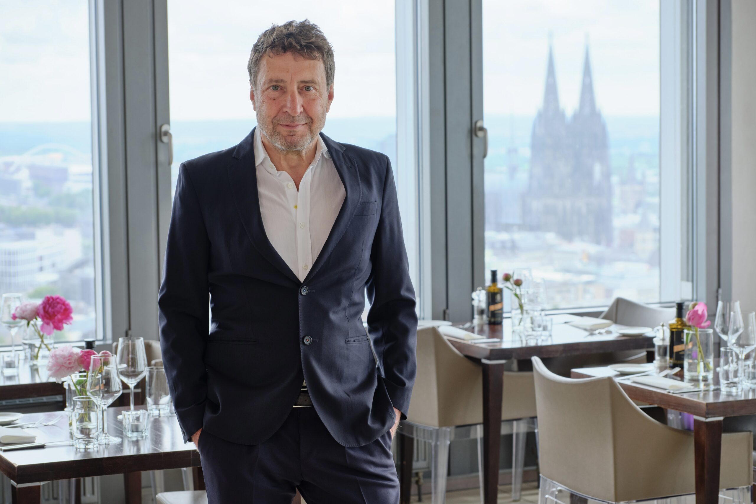 Osman im Osman30 vor der Panoramafront