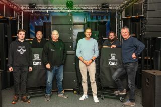 Jonas Meishammer (Systemengineer Department Audio promedia group Veranstaltungstechnik), Alexander Heger, Marketing Kirstein, Ernst Seider (Geschäftsführer promedia group), Roman Thomas (Geschäftsführer Kirstein), Ruben Raff (Leitung Abt. PA Kirstein) und Manfred Egner (Produktmanager Kirstein, v.l.n.r.)