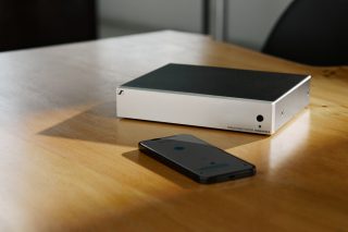 Sennheiser MobileConnect Station mit Smartphone