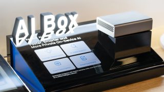 KI-Box und der Schriftzug Box und auf einer Tablet-Oberfläche