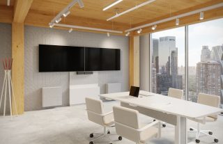 Besprechungsraum mit großem Display an der Wand