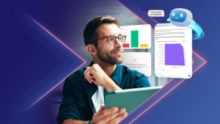 Mann mitg Brille und Bart, Notebook in der Hand, im Hintergrund Programm-Fenster mit Charts