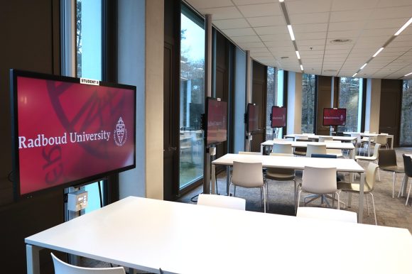 Radboud Universität modernisiert AV-Infrastruktur mit Extron NAV over ...