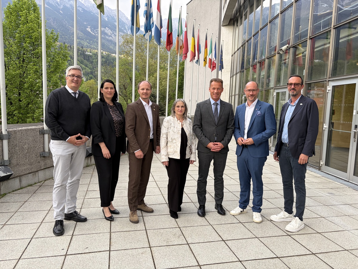 Aufsichtsratvorsitzender Andreas Perger, WK-Tirol Präsidentin Barbara Thaler, Bürgermeister Johannes Anzengruber, GF Astrid Kirchbichler, GF Hansjörg Stern, Landesrat Mario Gerber und Innsbruck Tourismus Obmann Peter Paul Mölk. (v.l.)