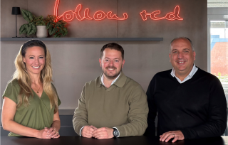 CSO Cornelia Moor (links), Antonis Carl Iliadis Partner bei der Event- und Kommunikationsagent (Mitte), CEO Sebastian Wiese (rechts)