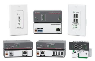 Sechs Geräte der Extron USB Extender xi Series auf weißem Grund, darunter zwei Wandblenden, drei Gehäuse für Sender, Empfänger und Matrix Controller sowie ein AAP-Einbaumodul.